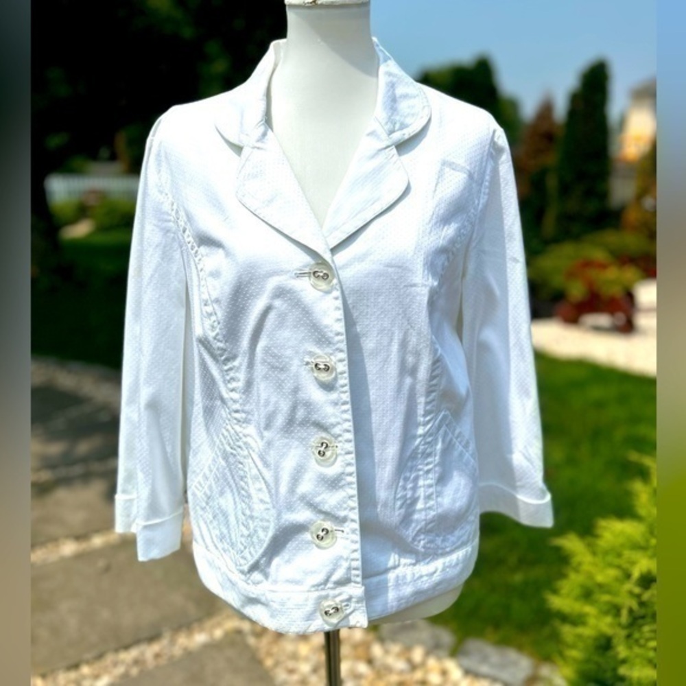 RQT Lightweight white jacket with three-quarter length sleeves